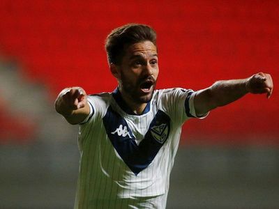 Vélez Sarsfield logra victoria clave en Chile