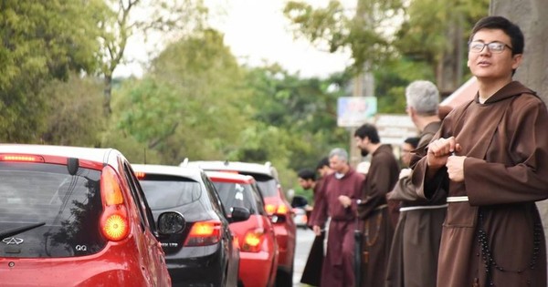 La Nación / Este sábado los hermanos capuchinos realizarán la tradicional bendición de vehículos