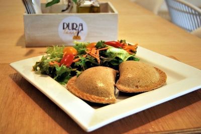 Pura Tierra: un almacén saludable que ofrece productos y platos para una alimentación consciente