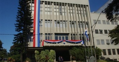 La Nación / Ministerio de Defensa confirmó que jueza violó ley de seguridad fronteriza al entregar tierras a extranjeros