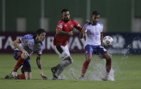 Versus / Independiente empata de visita ante el Bahia de Óscar Ruiz