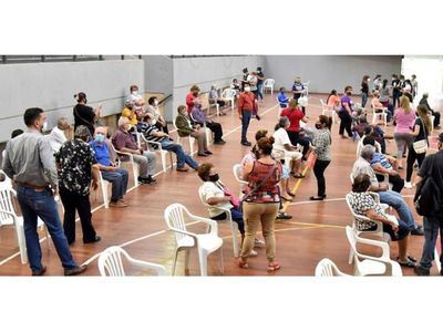 Vacunatorios Covid masivos registran afluencia desigual