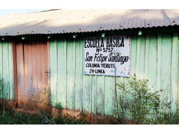 Niños quedan sin estudiar, tras cierre de escuela en Curuguaty