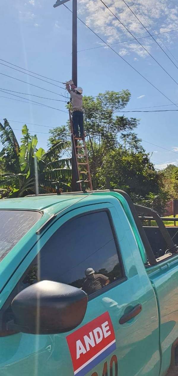 ANDE intervino 120 conexiones clandestinas alrededor de la costanera Ñande Renda - La Clave