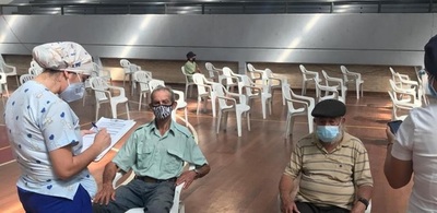 A la escases de las vacunas, se suma la poca asistencia de ciudadanos para ser inmunizados - ADN Digital
