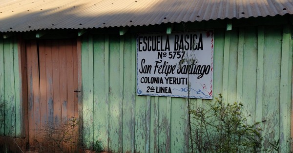 La Nación / MEC sobre escuela cerrada: afectados deben ir a institución que queda a 4 km de la comunidad