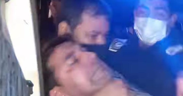 La Nación / Suspenden a agentes por abuso policial al detener a un hombre en Ñemby