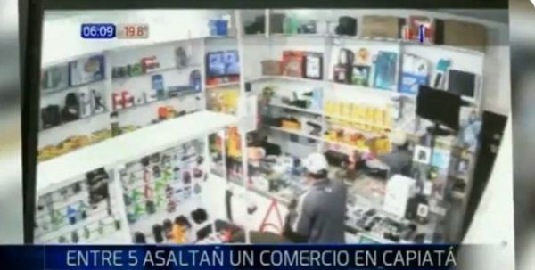 Capiatá: Gavilla de motoasaltantes atraca comercio