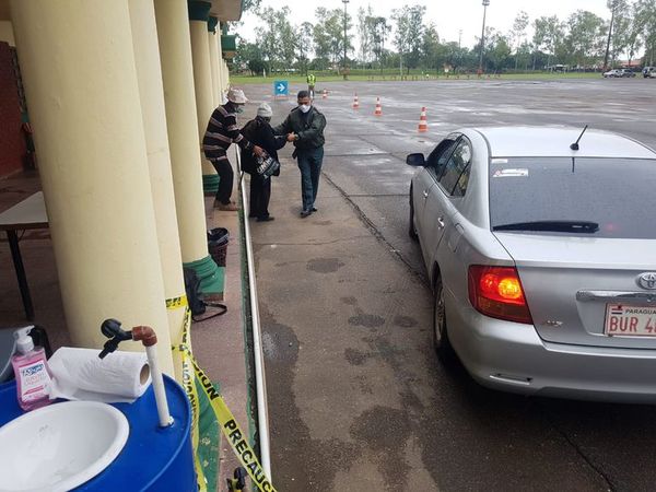Habilitan “autovac” en predio militar de Roque Alonso, pero aún se registra poca afluencia - Nacionales - ABC Color