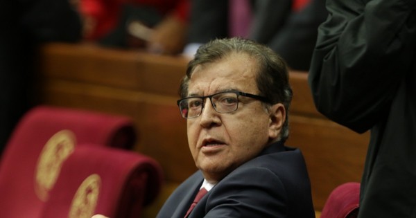 La Nación / Le llueven pedidos de informe a Nicanor