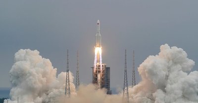 El Pentágono monitorea trayectoria de un cohete fuera de control, los restos impactarán en cualquier lugar del planeta