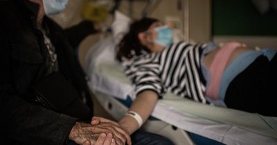 La Nación / Mujer embarazada fallece porque su pareja no autorizó cirugía de urgencia