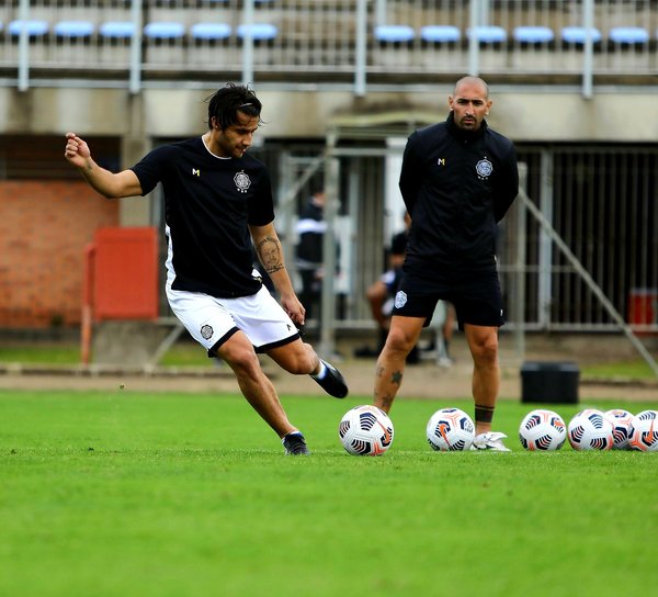 Olimpia y se enfrenta al Inter de Brasil con la obligación de traer un resultado positivo