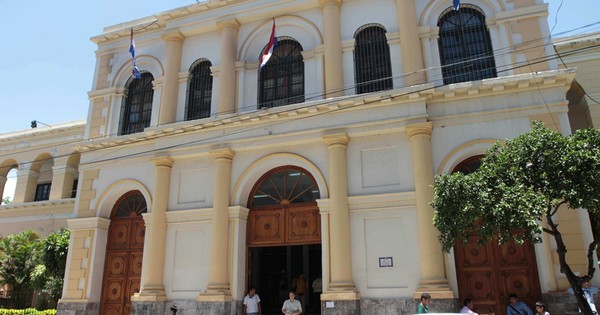 La Nación / IVA, selectivo al consumo, renta empresarial, entre otros, vencen este mes