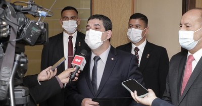 La Nación / Velázquez y Salomón conversaron sobre ley de excepción y penas a vacunados irregulares