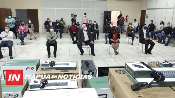 ENTREGAN EQUIPOS INFORMÁTICOS A ESCUELAS DE ITAPÚA.