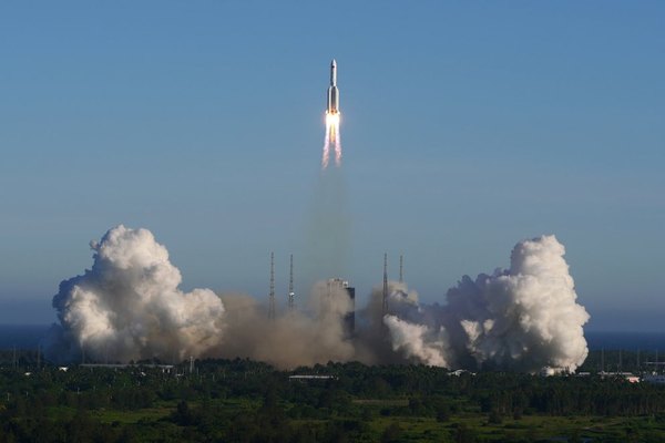Crónica / Los chinos jeyma! Tiraron mal un cohete y puede impactar en la tierra