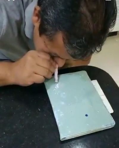 Viralizan video del padre del intendente Prieto inhalando un polvo blanco y él dice que era un medicamento - ABC en el Este - ABC Color