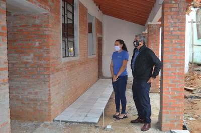 Gobernador verifica obras en escuela de Villarrica - Noticiero Paraguay