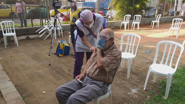 Vacunación para adultos mayores en la Casona Julio Correa de Luque y en el Hospital Distrital de Areguá será hasta el viernes - Nacionales - ABC Color