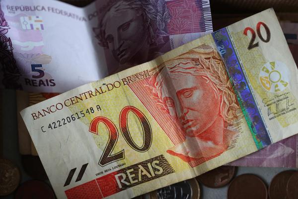Brasil sube su tasa de interés hasta el 3,5 % para frenar la inflación - MarketData
