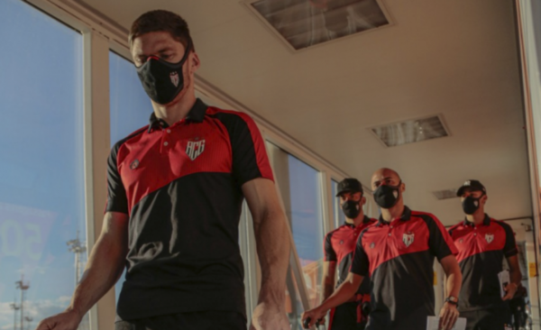 Diario HOY | El Dragâo está en Paraguay a la espera del juego con Libertad