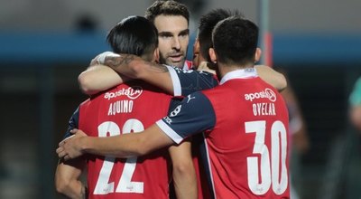 Versus / Arranca la vacunación contra el COVID-19 en el fútbol paraguayo
