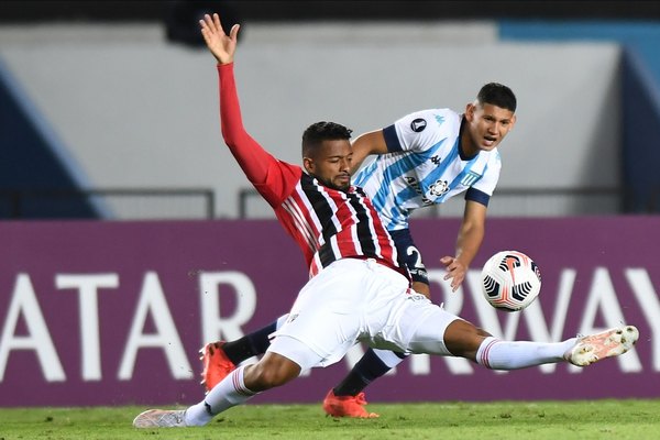 Versus / Con Cáceres de titular, Racing empata contra el Sāo Paulo de Dani Alves
