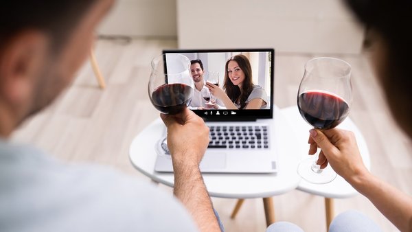 | ¿Se puede tomar alcohol después de vacunarse contra el COVID-19?