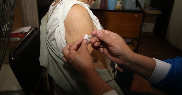 La Nación / Preocupa proyecto que prevé penar vacunación irregular