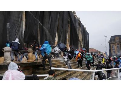 Multitudinaria marcha en Colombia al inicio del segundo   paro nacional