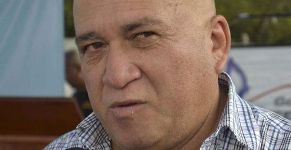 Vacunan a exintendente imputado y con arresto domiciliario - Noticiero Paraguay