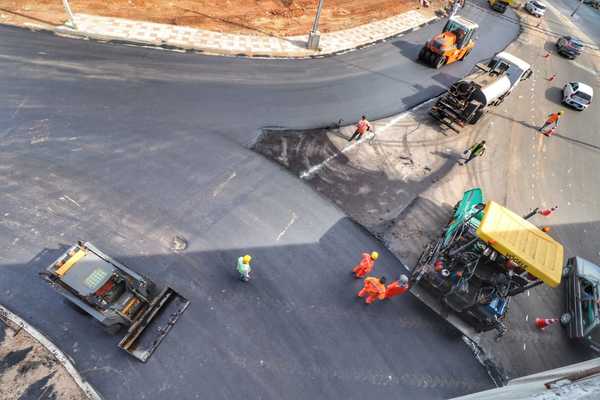 Corredor Vial Botánico: avanzan labores de asfaltado en la rotonda de Artigas | .::Agencia IP::.