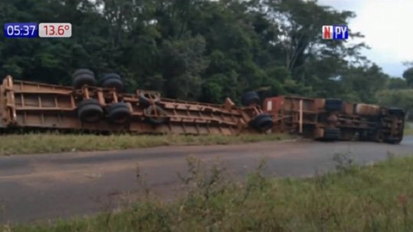 Vuelca camión transganado | Noticias Paraguay