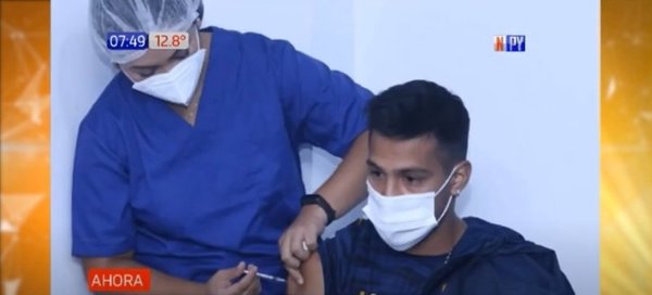 Planteles del fútbol paraguayo ya son inmunizados contra la covid-19 | Noticias Paraguay