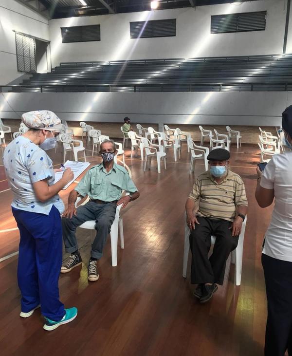 Evaluarán bajar franja etaria para vacunación anti-COVID-19