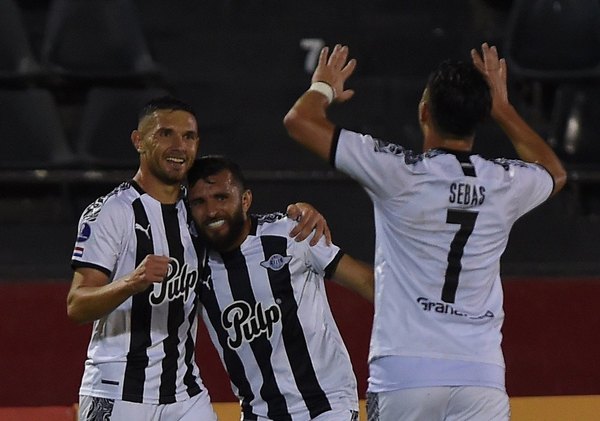 Versus / Libertad va por su tercera victoria consecutiva en la Sudamericana