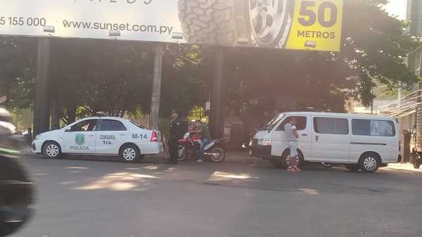 Policía de la PRIMERA cuando no están haciendo GUARDIA PRIVADA están COIMEANDO