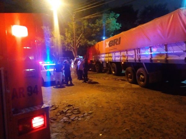 Villa Elisa: Mujeres se salvaron de ser atropelladas por un camión