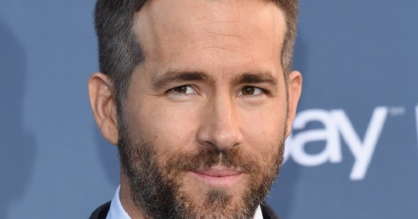 “Me estoy dando un baño. ¿Quieres unirte?”: Ryan Reynolds revela hilarante anécdota de su madre para promocionar sus empresas - SNT