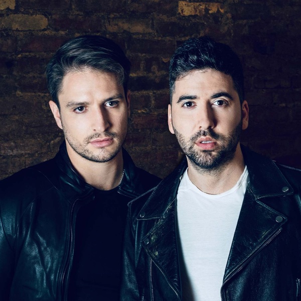 Santi, el dúo corporativo y tecnológico que saltó a la escena musical latina - MarketData