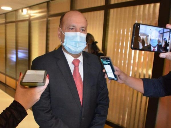 Plan contra vacunaciones vip podría ser modificado en el Congreso