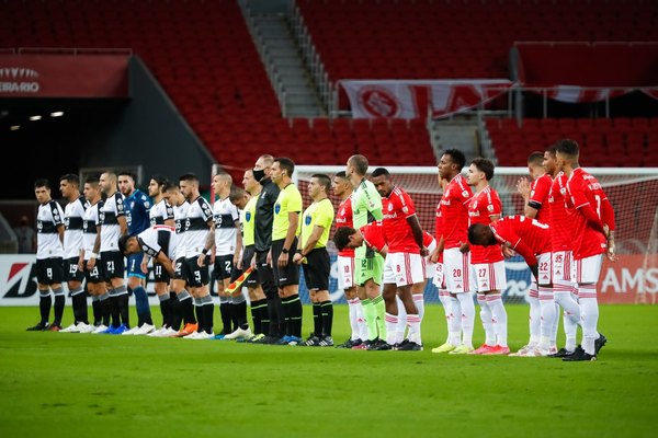 Versus / "El fútbol paraguayo en su máxima expresión", carga un conocido jugador