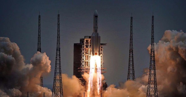 La Nación / Astrónomos italianos captan al cohete chino fuera de control