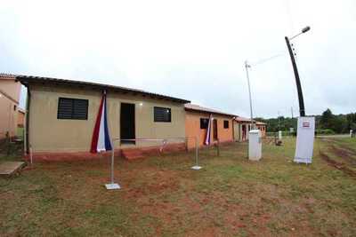 Inauguran viviendas para familias reasentadas por nuevas obras de infraestructura eléctrica