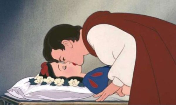 Blancanieves: piden cancelar el beso del príncipe porque no fue consensuado