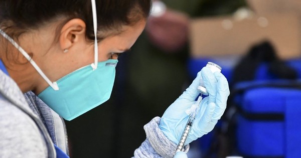 La Nación / Vacuna de Moderna para adolescentes tiene 96% de eficacia