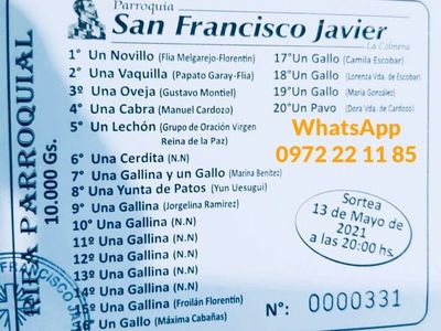 Patos, gallos y gallinas, los premios de una rifa parroquial