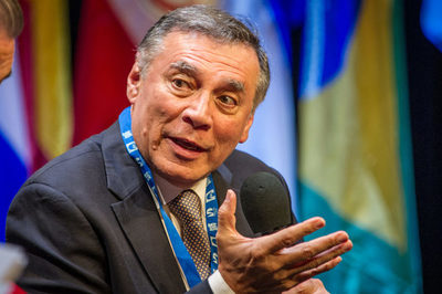 Mahuad presenta su libro "Así dolarizamos al Ecuador", 21 años después - MarketData