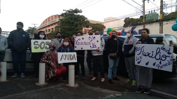 Trabajadores de eventos vuelven a manifestarse pidiendo ayuda al Gobierno - Nacionales - ABC Color